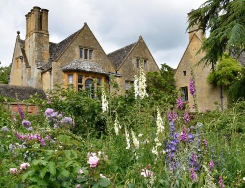 Oil Painting En Plein Air Workshop at Hidcote Manor Garden (National Trust) with Robin Mason announced for 2022